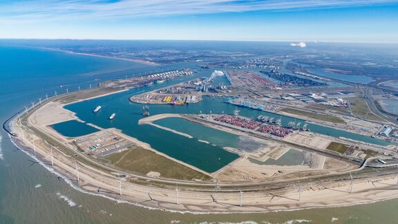 Luchtfoto Maasvlakte 2