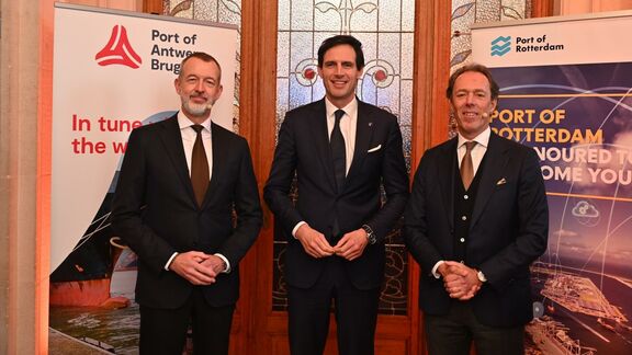 <meta charset="utf-8">Boudewijn Siemons, Wopke Hoekstra