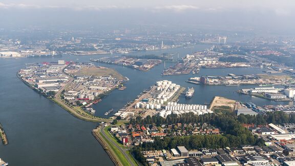 Luchtfoto Zeehavens Dordrecht Merwehavens