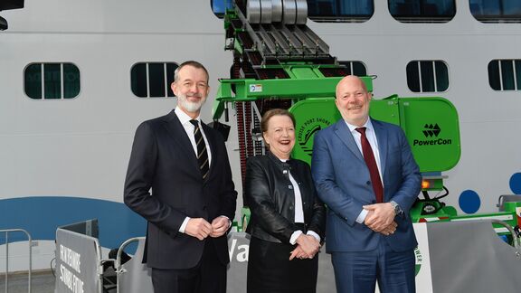 Boudewijn Siemons, CEO Port of Rotterdam Authority, Mai Elmar, Executive Director Cruise Port Rotterdam/Cruise Port Shore Power, Robert Simons, Beigeordneter für Hafen 