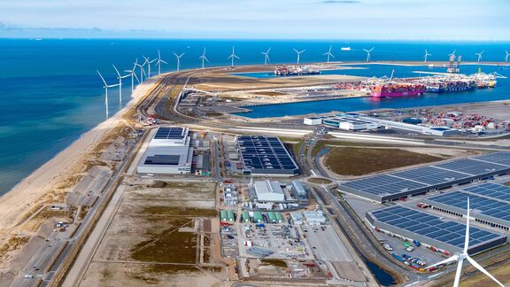  Maasvlakte 2 with the conversionpark and Portlantis in the foreground