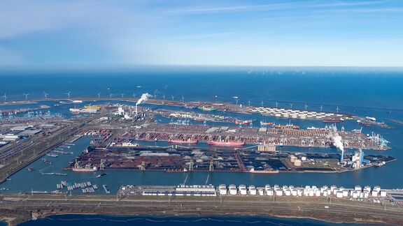 Maasvlakte gezien vanaf het land