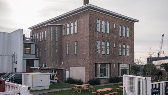 Het Steurgebouw