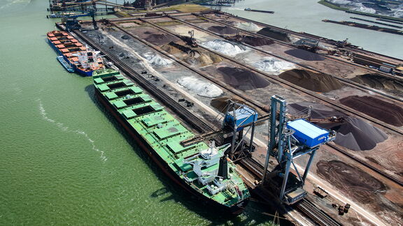 Droge bulk schip