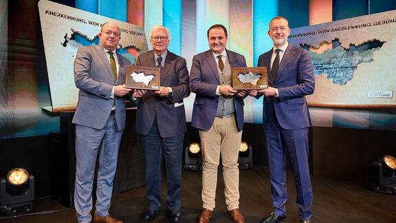 Markus Bangen, duisport-CEO, Bodo Hombach, Vorstandsvorsitzender der Brost-Stiftung, Nathanael Liminski, Minister für Bundes- und Europaangelegenheiten, Internationales sowie Medien des Landes Nordrhein-Westfalen, Boudewijn Siemons, CEO des Port of Rotterdam.