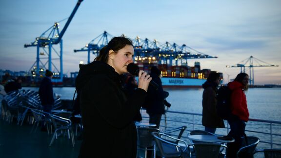 Een avondrondleiding door de haven aan boord van de FutureLand Ferry