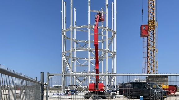 De bouw bij Portlantis is gestart. Het atrium staat inmiddels op zijn plek.