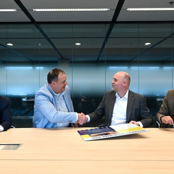 Ondertekening leidingkokers BAM