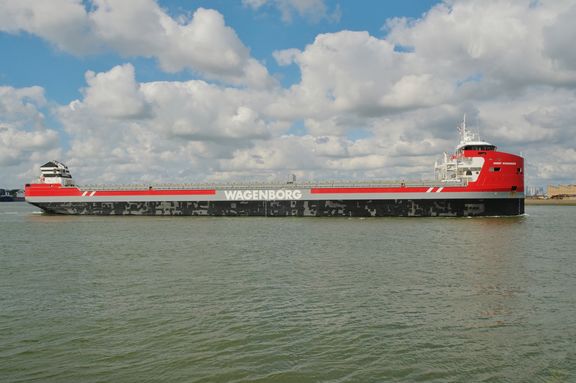 egbert-wagenborg-(ned-wagenborg-vanaf-pernis-gaat-de-eemhaven-in.jpg