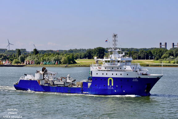 432a2004_0.jpg
