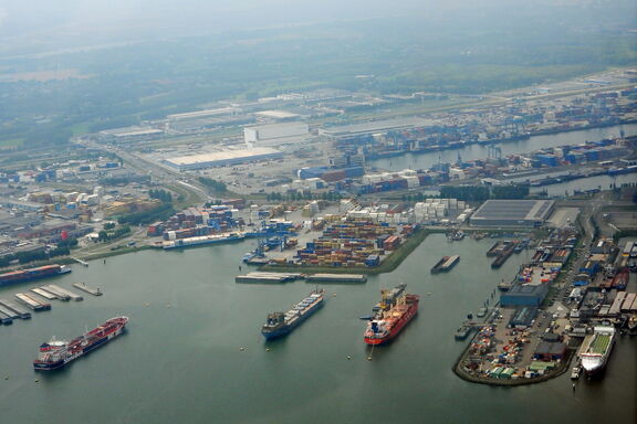 sail-into-the-habor.jpg