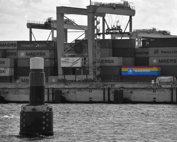 maersk-rainbow.png