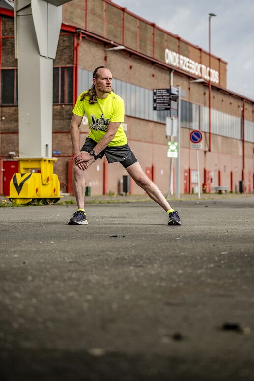 Niels Klep warmt zich op voor de Harbour Run