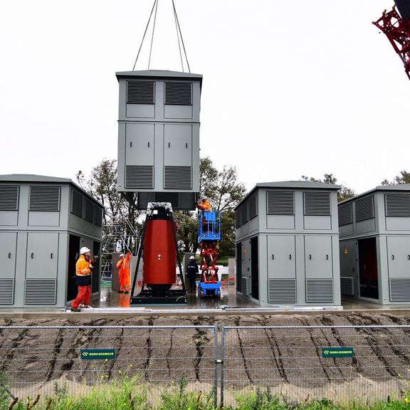 Installation of shore power on Landtong Rozenburg