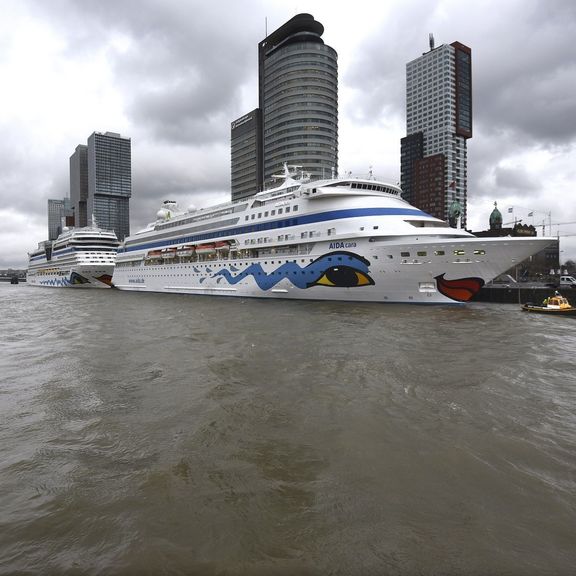 AIDA-Kreuzfahrtschiff im Rotterdamer Hafen