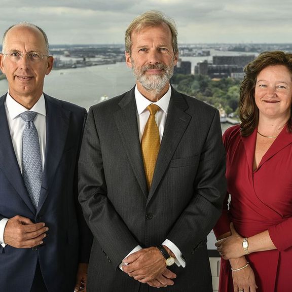 Vorstand des Hafenbetriebs Rotterdam. Von links nach rechts: Ronald Paul, Allard Castelein und Vivienne de Leeuw.