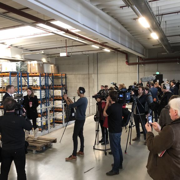 Internationale Medien im Hafen von Rotterdam