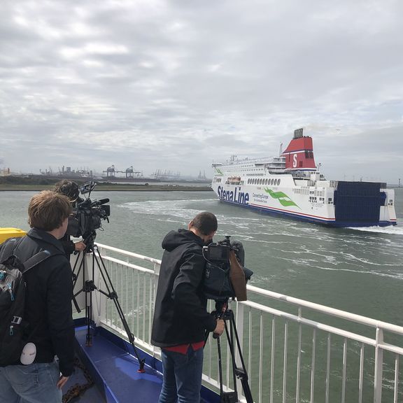 Fotografen beim Filmen der Stenaline