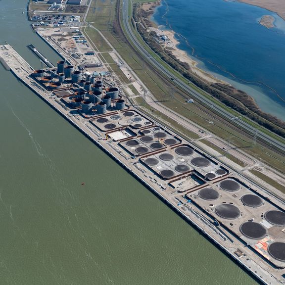 Luchtfoto Hes Hartel Tank Terminal