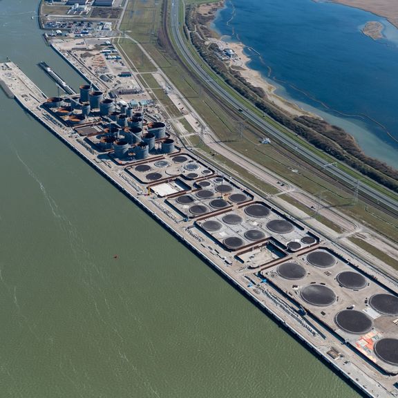 Aerial shot Hes Hartel Tank Terminal