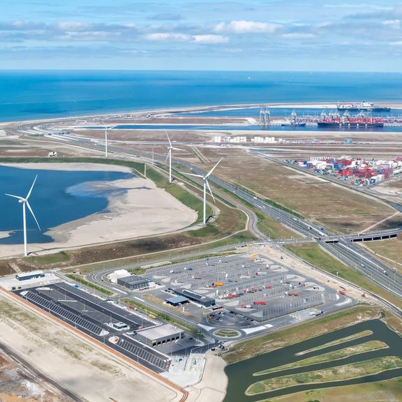 Truck parking Maasvlakte Plaza