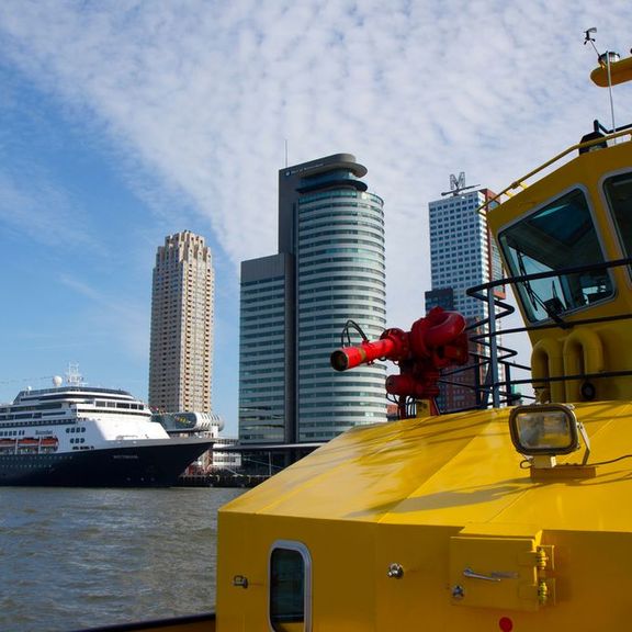 RPA en cruiseschip in haven Rotterdam