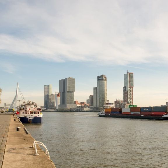 Skyline Rotterdam Wilhelminakade Erasmusbrug