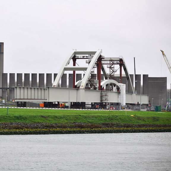 Bogenbrücke Theemswegtracé Hafen von Rotterdam