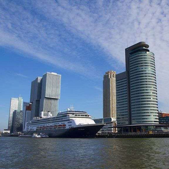 Cruiseschip bij WPC