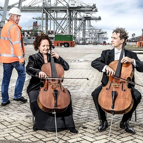 Rotterdams Philharmonisch Orkest speelt haventune in de haven