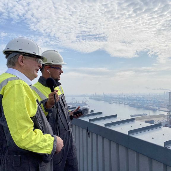 Celwin Frenzen met Fred Hage van Uniper op het dak van de kolencentrale