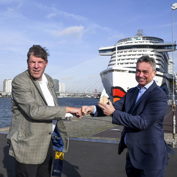 Sleepanker voor Piet Sinke vanwege Maasmond Maritime