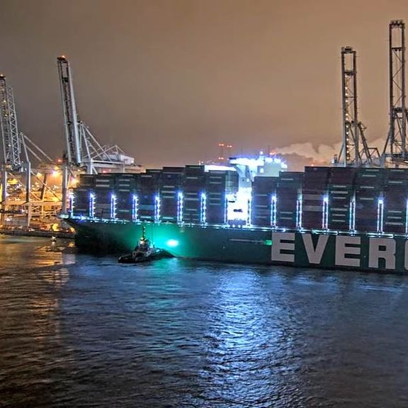 Ever Ace in de Rotterdamse haven