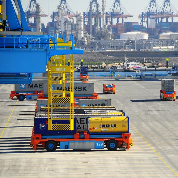 Chemical cargo auf der APM Terminal