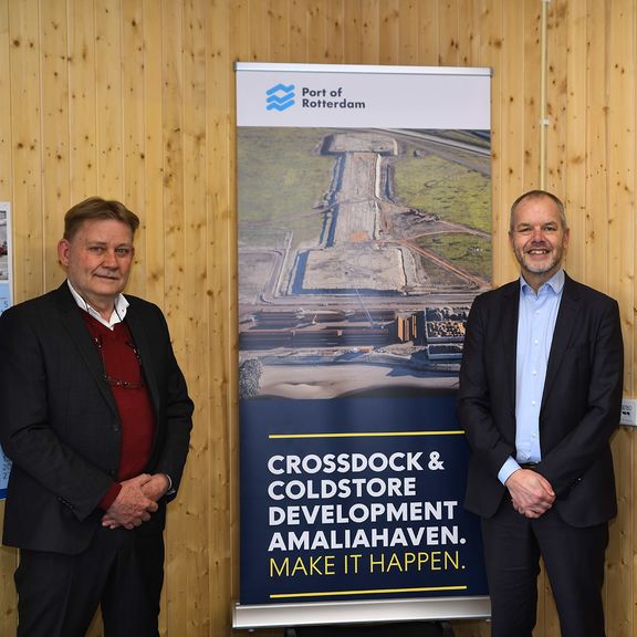 Vlnr: Jan Buijze (APM Terminals Maasvlakte II), Hans Nagtegaal (Havenbedrijf Rotterdam) en Marijn Visser (Maersk) (foto: Danny Cornelissen)