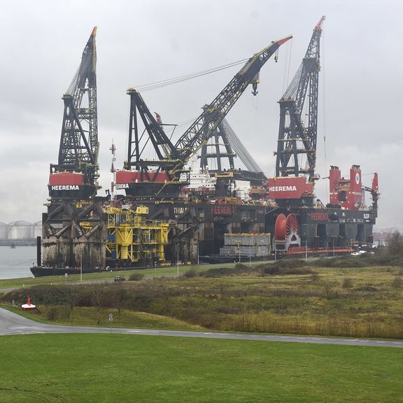 Heerema's Thialf & Sleipnir on shore power