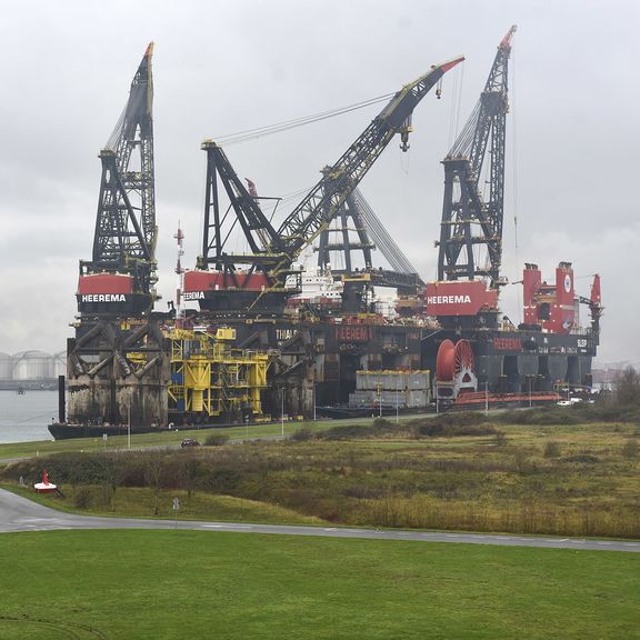 Heerema's Thialf & Sleipnir aan walstroom