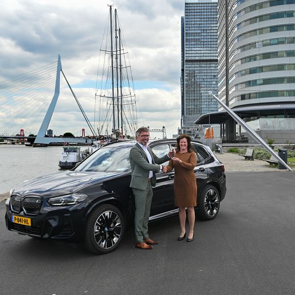 Gert Veenstra CEO MHC Mobility en Vivienne de Leeuw CFO Havenbedrijf