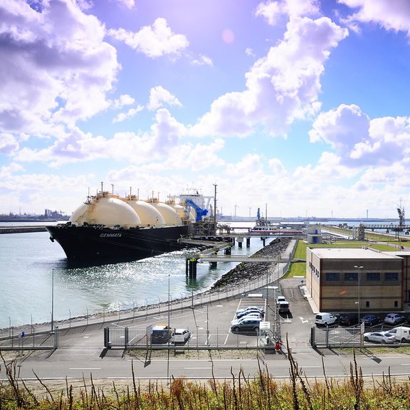 De LNG terminal gate in Rotterdam