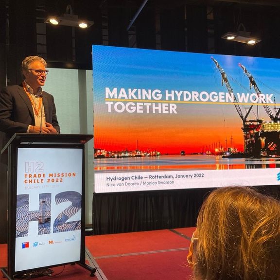 Nico van Doorn speaking at hydrogen event