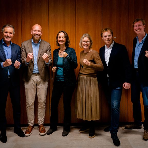 Peter Goedvolk (First Dutch), Mare Straetmans (Platform Zero), Petra de Groene (Gemeente Rotterdam), Saskia Mureau (Havenbedrijf Rotterdam), Auke Ferwerda (Platform Zero) & Tim Houter (Hardt Hyperloop)