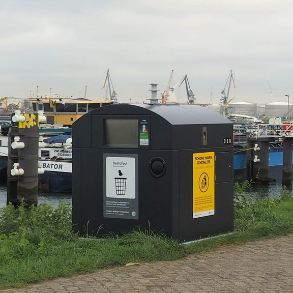Afvalcontainer voor de binnenvaart