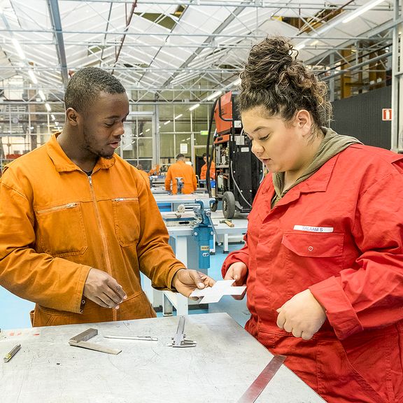 Scholieren aan het werk