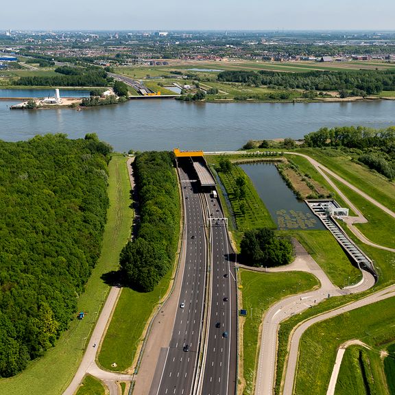 Heinenoordtunnel gezien vanuit de Hoeckse Waard