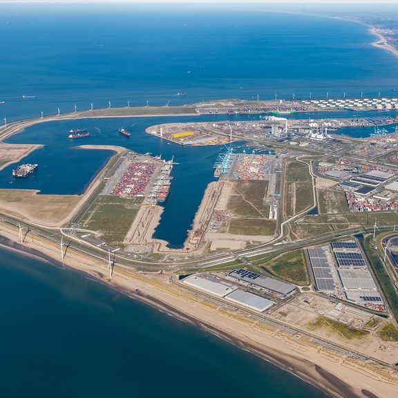 Luchtfoto Maasvlakte 2