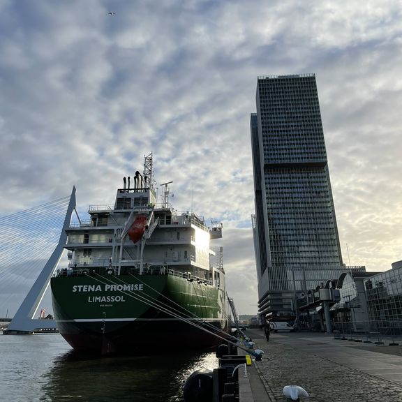 Stena Promise aan de Wilhelminakade