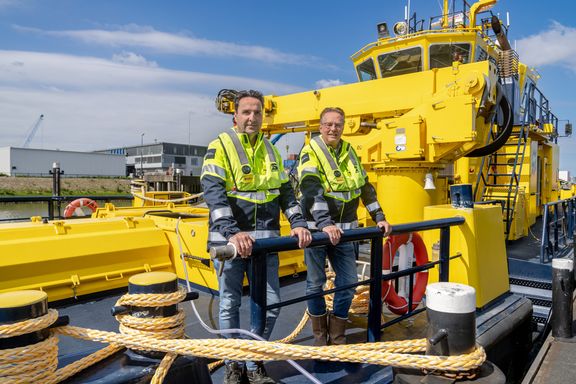 Medewerkers op RPA vaartuig