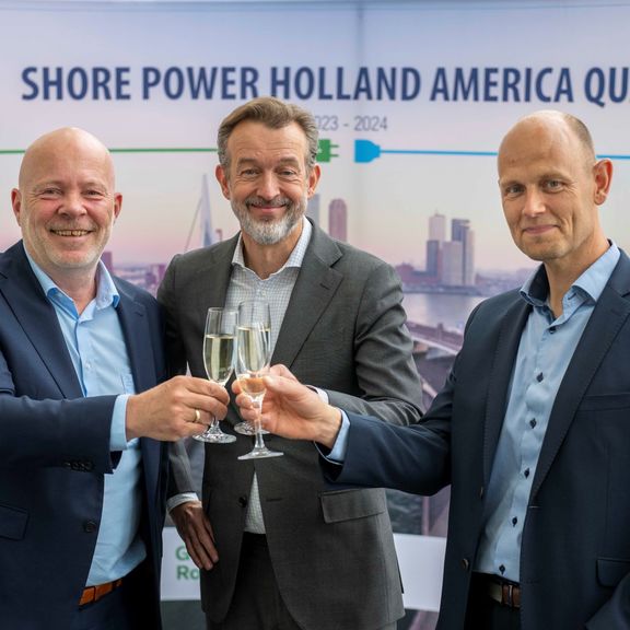 Baubeginn Landstrom Rotterdam. Flnr Ratsherr Robert Simons, Boudewijn Siemons und Peter Castberg Knudsen