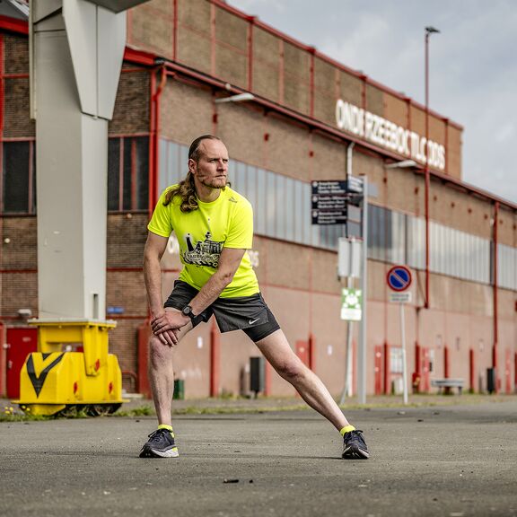 Niels Klep warmt zich op voor de Harbour Run