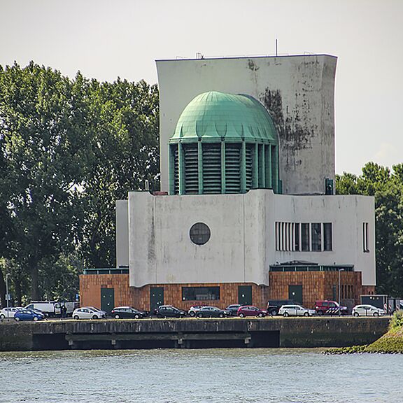 Een van de ventilatieschachten van de Maastunnel